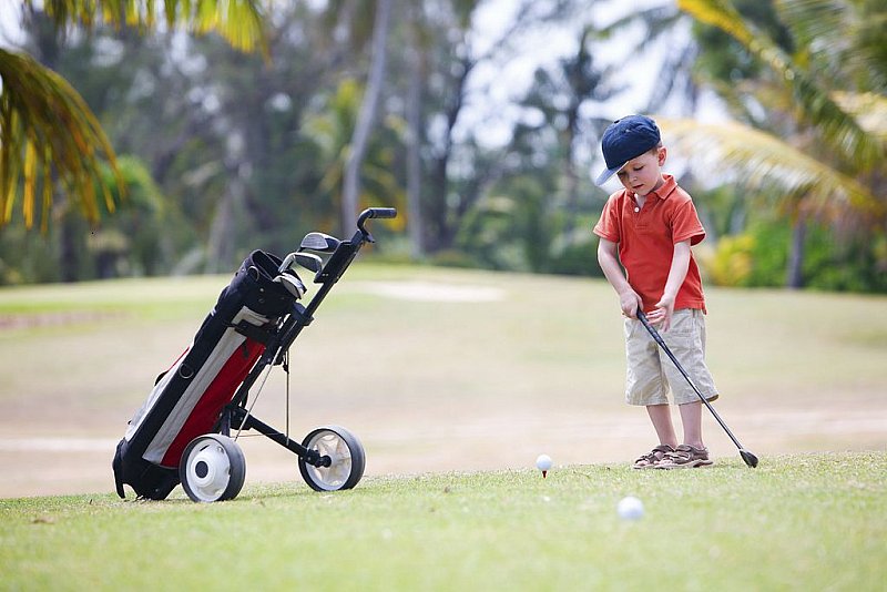 trẻ em học đánh golf 4